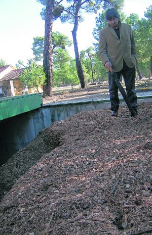 Juan Carlos Álvarez, en el centro forestal El Sequero, en Coca./ V. M. V./